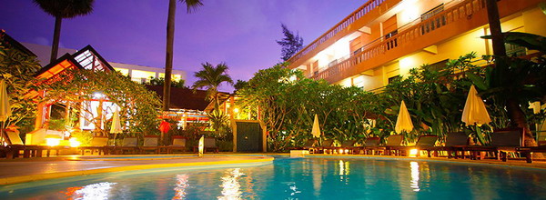 Thaiföld Phuket családi nyaralás 2 felnőtt + 2 gyerek, 10 éj  Phuket Island View Hotel